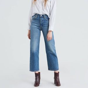 Levis Ribcage Straight Leg